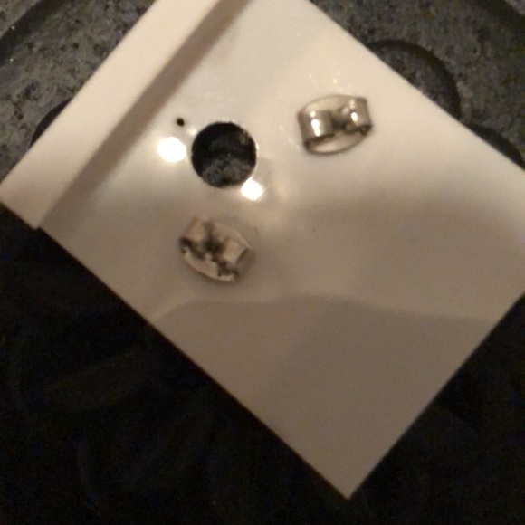 Cute 🥰 Apple 🍎 studs with crystal costume - Picture 2 of 2